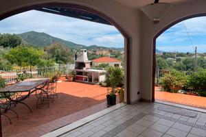 Porzione di villa bifamigliare