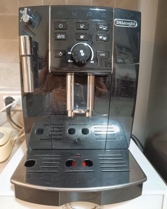 De'Longhi ECAM macchina per caffè serie Magnifica 