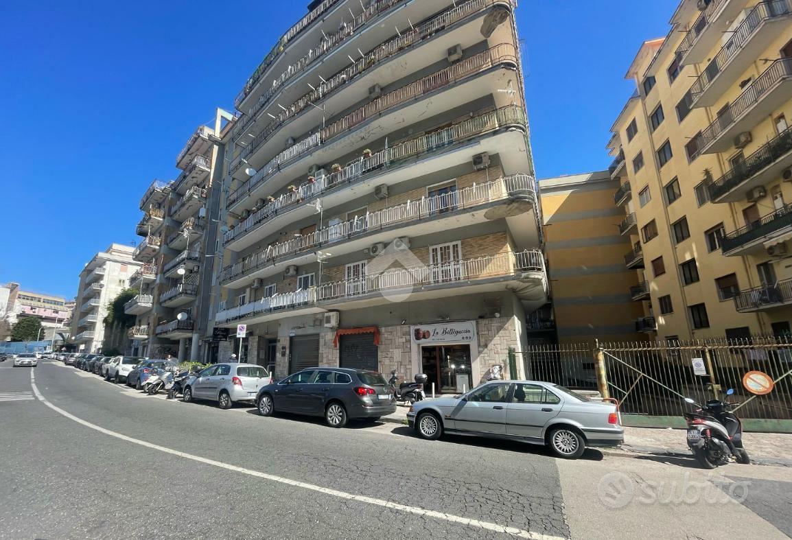 NEGOZIO A NAPOLI - Vista 4