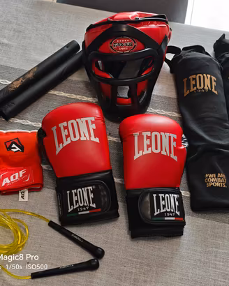 attrezzatura completa per kickboxing ,boxe, ecc.