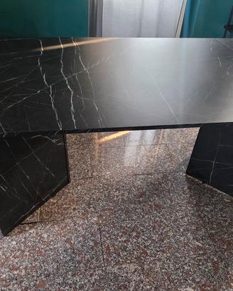 Tavolo effetto marmo in legno lucido 