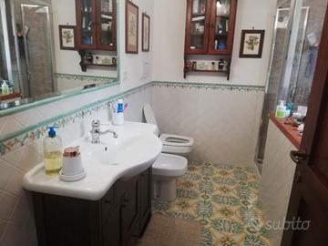 Lavandino con mobile bagno