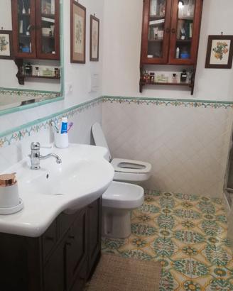 Lavandino con mobile bagno
