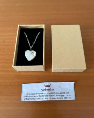 Girocollo con cuore in Selenite