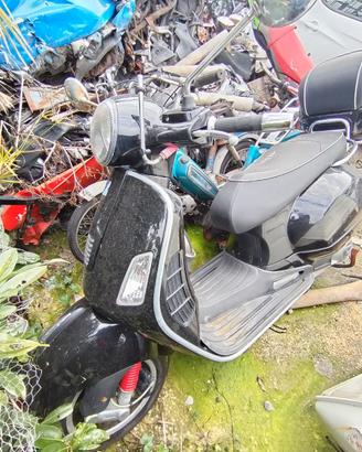 Piaggio Vespa 350 GTS Super