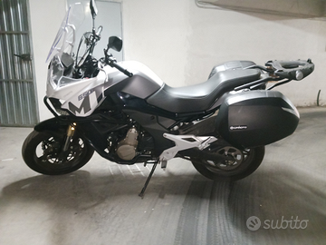 Moto turismo cfmoto 650mt