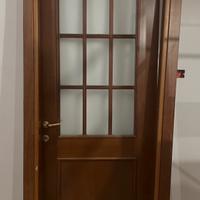 Porta in legno di noce