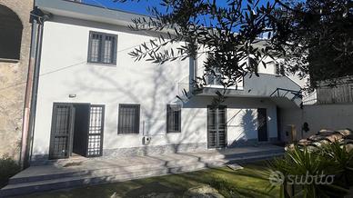 CASA SEMINDIPENDENTE A BARONISSI