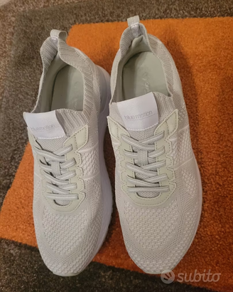 Scarpe unisex colore ghiaccio, numero 41 veste 42