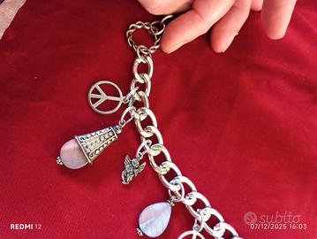 collana con ciondoli portafortuna