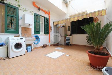 4 LOCALI A PALERMO