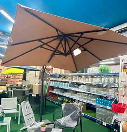 Ombrellone decentrato giardino