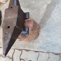 Antica incudine da fabbro 