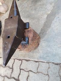 Antica incudine da fabbro 