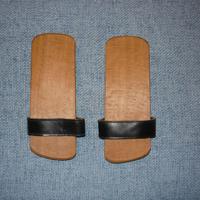 Zoccoli artigianali di tipo giapponese "GETA"