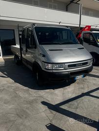 Iveco Daily 7 posti con cassone fisso