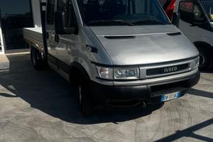 Iveco Daily 7 posti con cassone fisso
