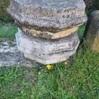 2 Capitelli antichi in pietra di costozza cm 77