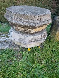 2 Capitelli antichi in pietra di costozza cm 77