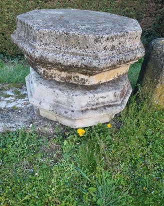 2 Capitelli antichi in pietra di costozza cm 77