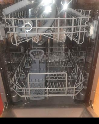 Lavastoviglie CANDY
9 coperti
Larghezza 75 cm