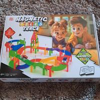 Pista magnetica macchinine con batteria e luci