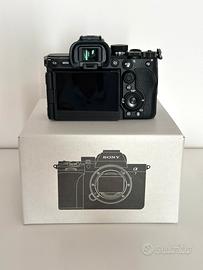 Sony A7V + 3 batterie extra originali