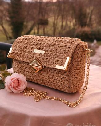 borsa pochette colore oro