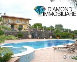 Esclusiva villa con piscina a Fiumefreddo