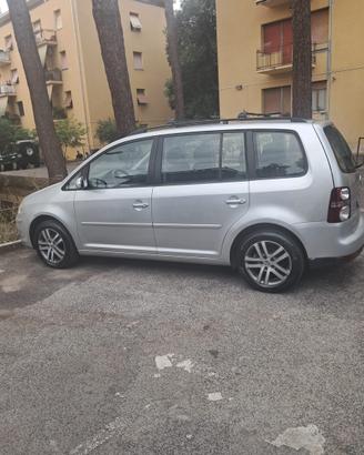 TOURAN VOLKSWAGEN