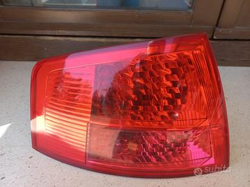 Fanale posteriore Audi A8 D3