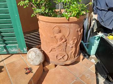 Vasi e fontana da giardino