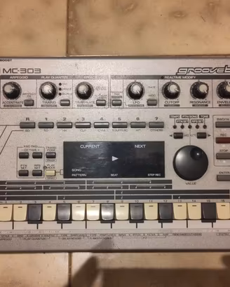 Roland MC-303 Groovebox drum machine vintage