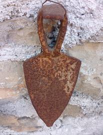 Zappa da giardino molto datata.