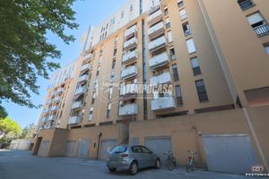 APPARTAMENTO CON 3 CAMERE E GARAGE