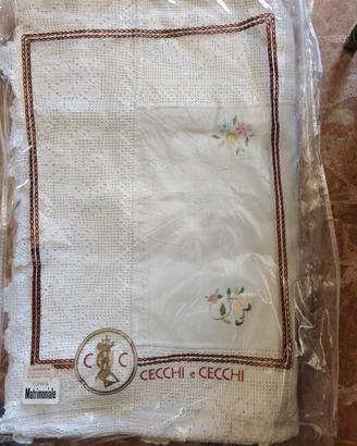 Copriletto matrimoniale in lino ricamato 