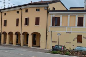 Edificio commerciale e abitativo n.2 appartamenti