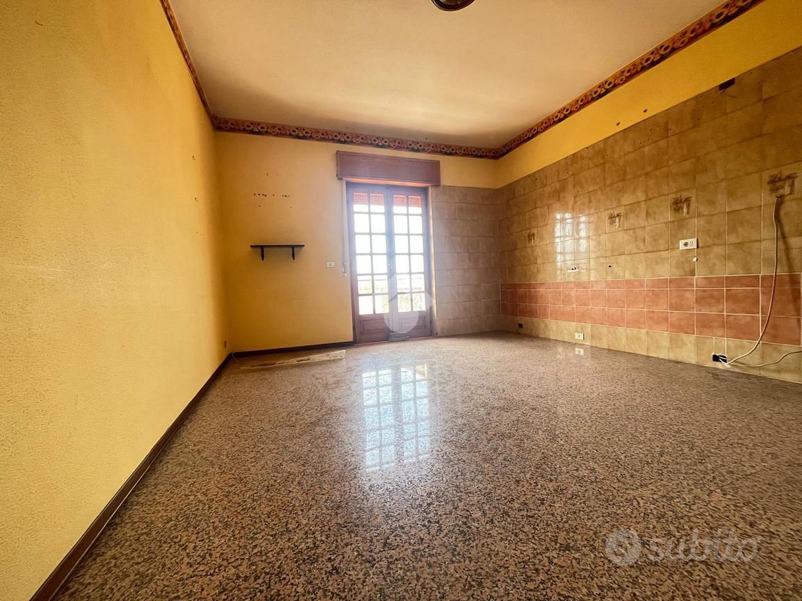 4 LOCALI A REGGIO DI CALABRIA - Vista 4