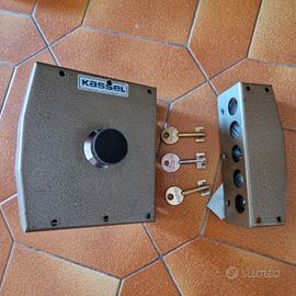 serratura da poggiare KASSEL con tre chiavi