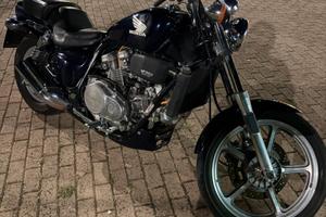 Honda VF 750 C Supermagna