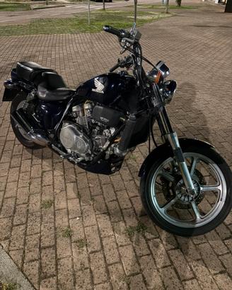 Honda VF 750 C Supermagna