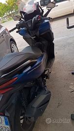 Splendido Honda Forza 350.