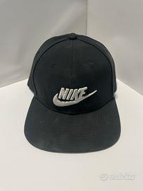 Cappellino nike visiera piatta