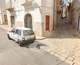 Casa su tre livelli