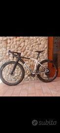 Canyon Gravel CFR AXP, senza pedali.