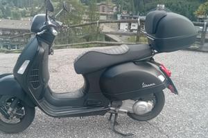 vespa gts 300 notte