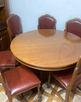 Tavolo in legno con 6 sedie, prezzo trattabile.
