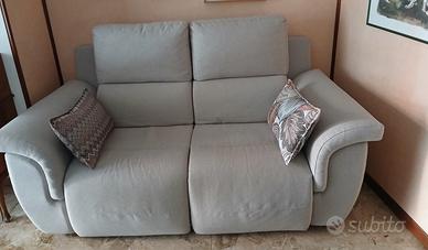 Divano  2 posti. 