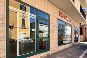 NEGOZIO A GIULIANOVA