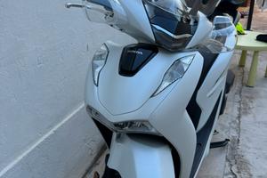 Honda SH standard (2025) solo 2988km pari al nuovo